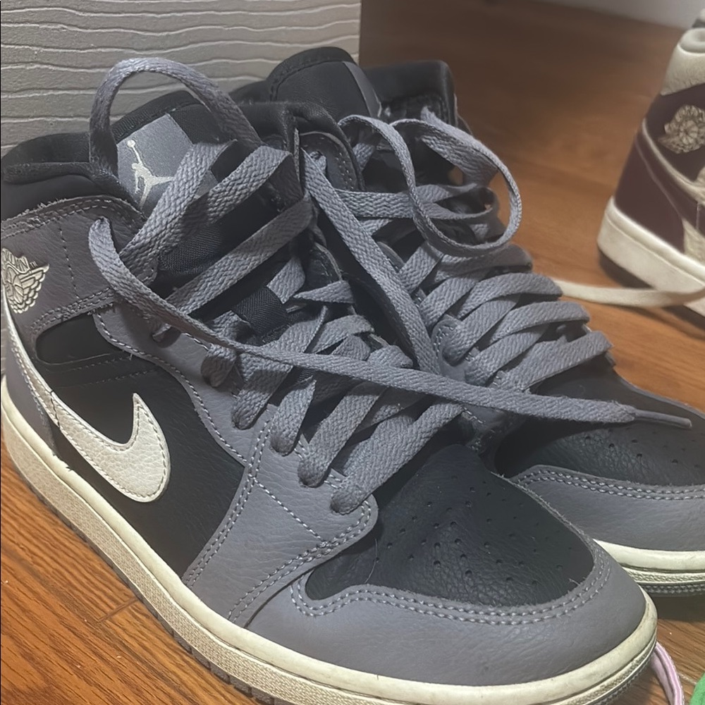 Nike Men's Black and Gray Sneakers